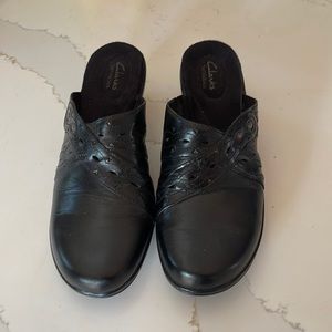 Clarks Bendables Black Mules